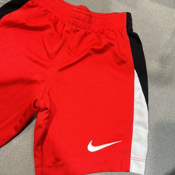 Nike red shorts size 6 - Picture 2 of 4